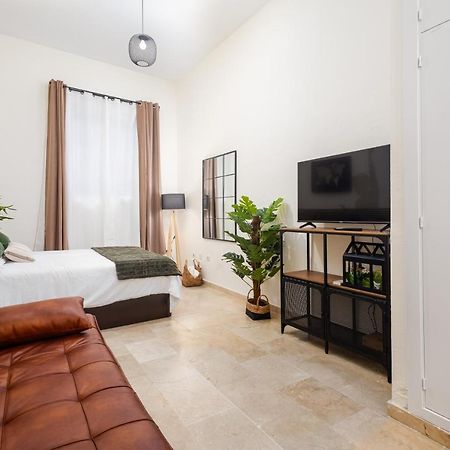 Central Studio Apartment Малага Экстерьер фото