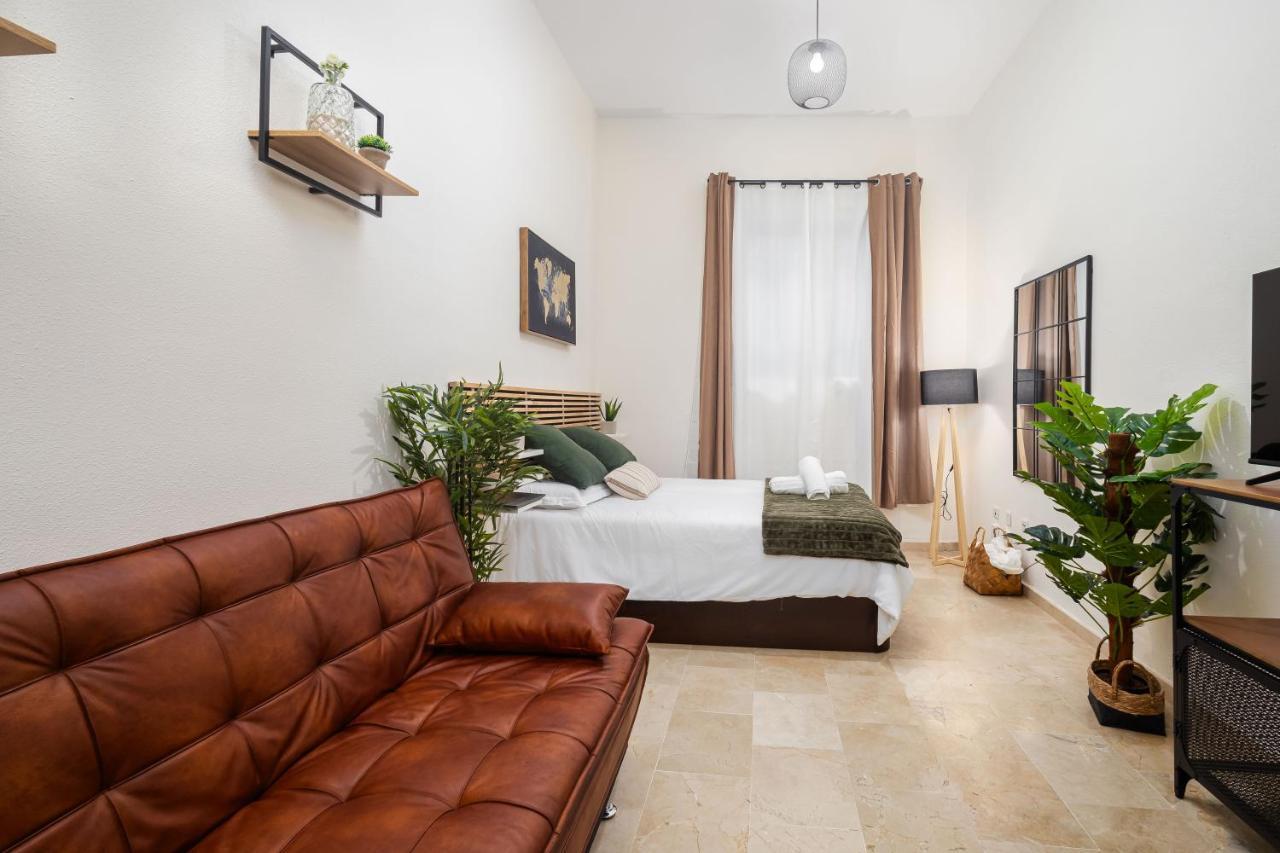 Central Studio Apartment Малага Экстерьер фото